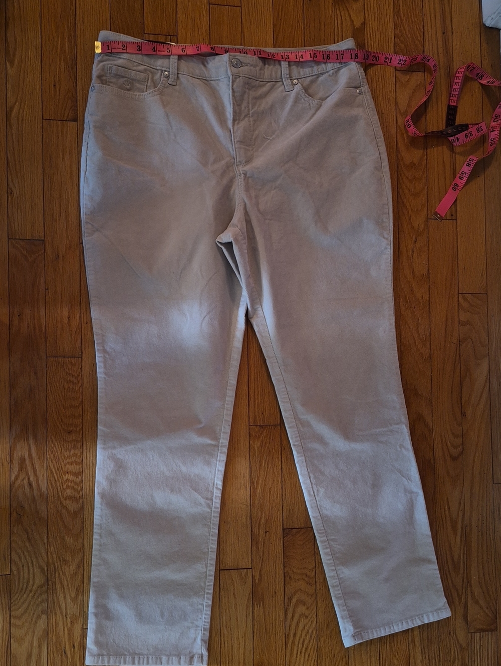 NWT Gloria Vanderbilt Amanda 2.0 Corduroy Slim Leg Pants- Size 16 Average